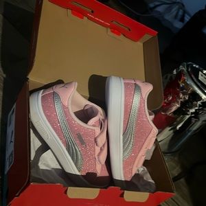 New inbox size 11, puma, smash V2 glitz glam PS.